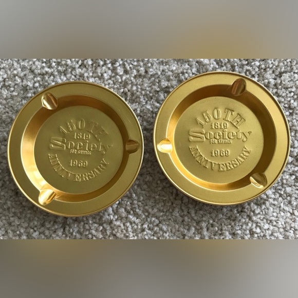 Vintage Lot of 2 Society For Savings Bank Windsor CT Gold Tin Ash Trays NEW - Picture 1 of 2